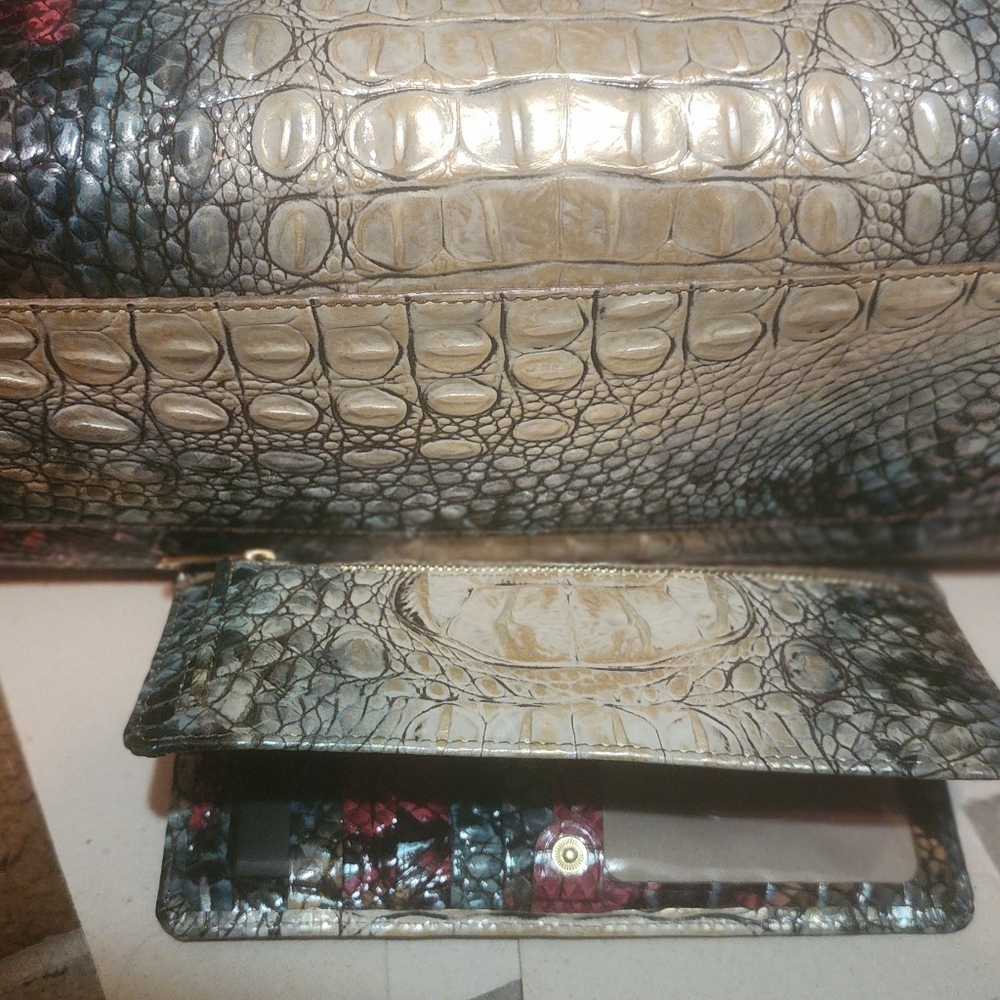 Brahmin komodo small finley and matching wallet . - Picture 7 of 10